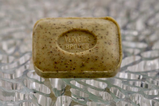 savon-Marseille-verveine-broyée-100g-sérail-mgr-distribution.jpg