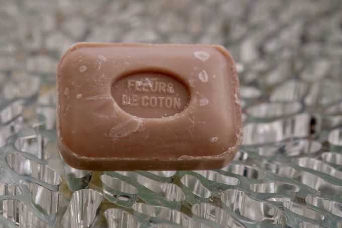 savon-de-Marseille-fleur-de-coton-100g-Le-Sérail-douceur-des-sens.jpg